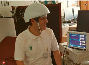 Anciano de la máquina del analizador de la salud de la terapia de Pbm Transcranial - dispositivo intranasal